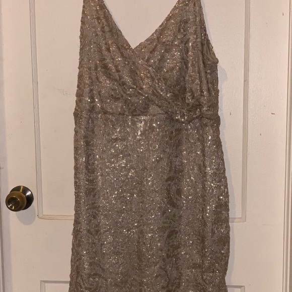 Gold sequence dress - Picture 2 of 2